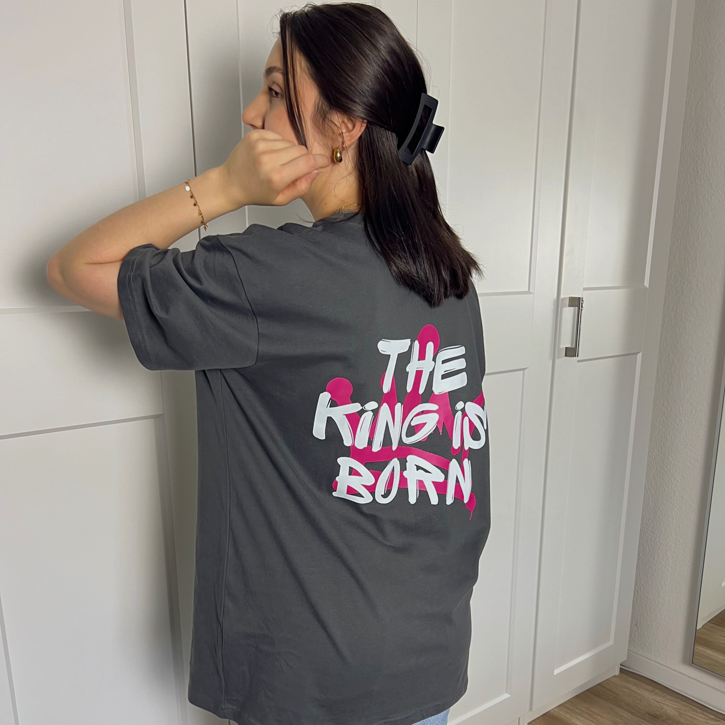 The King is born (Oversize, Unisex) T-Shirt