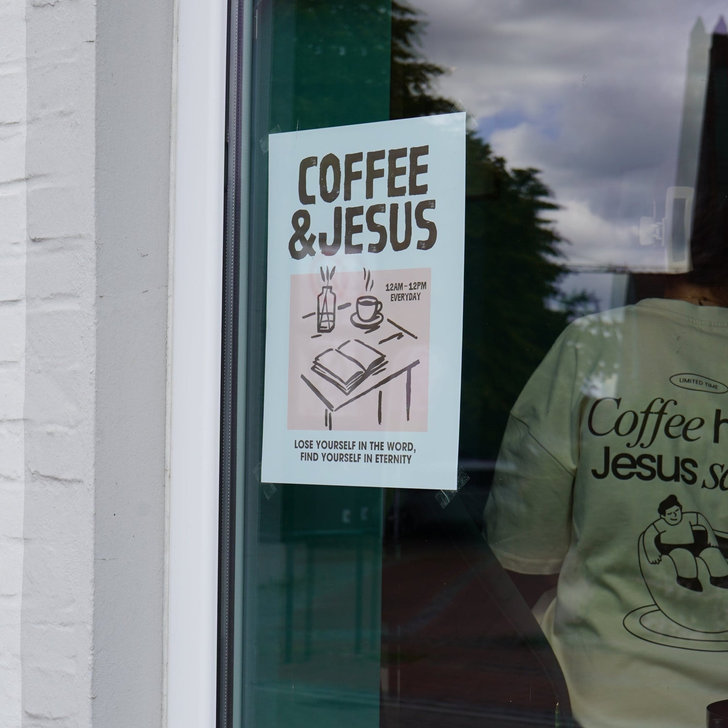 Poster A3 mit Aufschrift ‚Coffee & Jesus‘ und Zitat ‚Lose yourself in the world, find yourself in eternity‘ – christliche Wanddeko